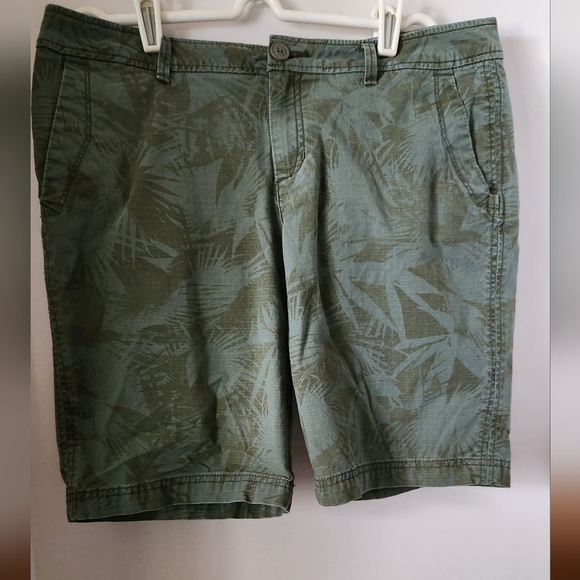 Eddie Bauer Slightly Curvy Size 10 Shorts - Picture 1 of 12